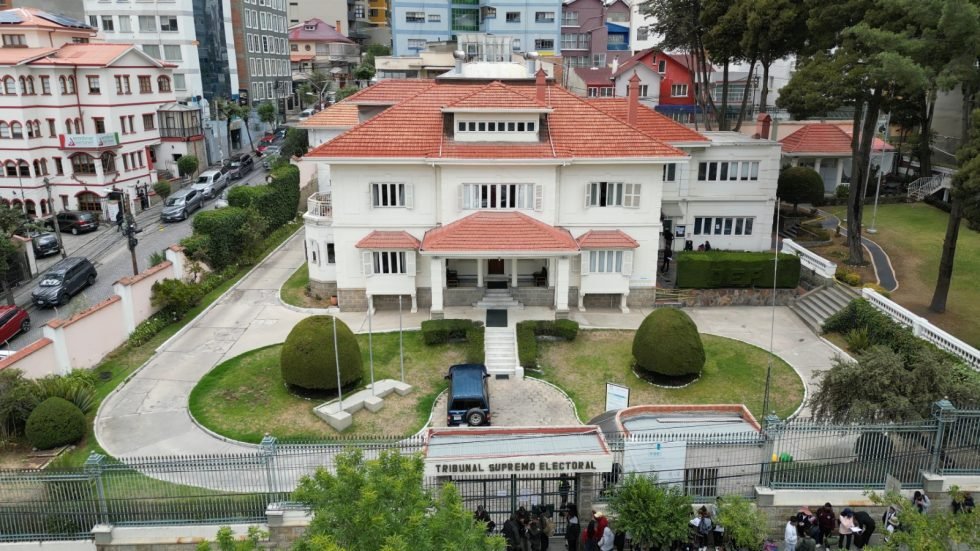 Renovación de directivas políticas según el TSE