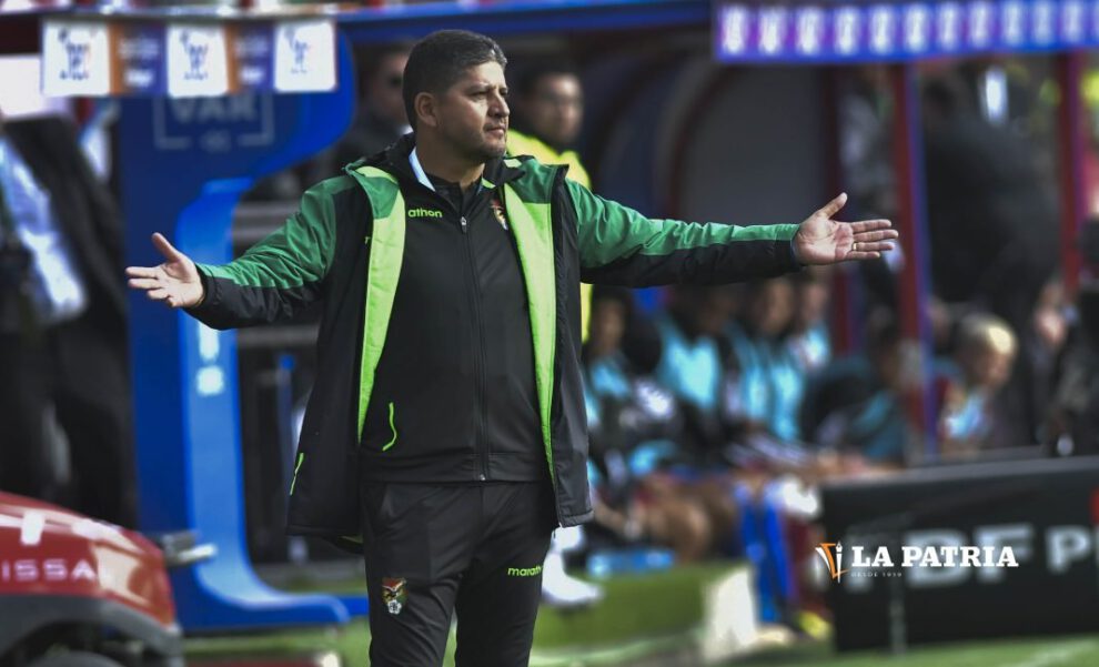 Óscar Villegas celebra debut triunfal con goleada histórica