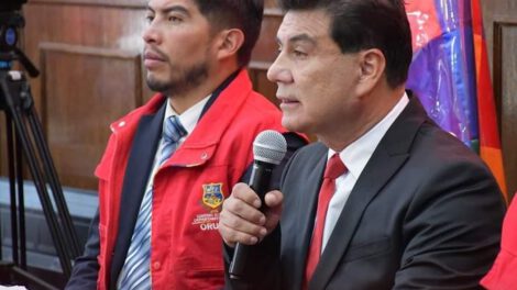 Gobernador Johnny Vedia responde a declaraciones sobre el Hospital Oncológico en Oruro