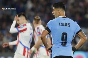 Luis Suárez se despide de la selección uruguaya en el partido contra Paraguay