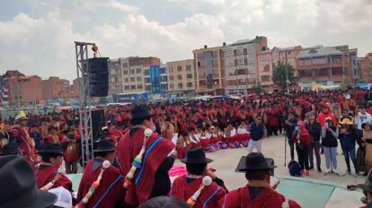 bloqueos de campesinos en El Alto exigiendo la renuncia de Luis Arce