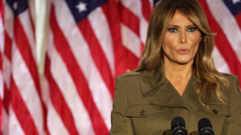 Melania Trump expresa desafíos a la libertad de expresión en EE. UU.