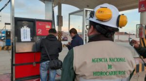 Bloqueo de vehículos en Bolivia por la ANH para combatir el agio y la especulación