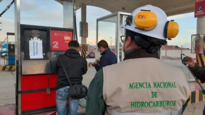 Bloqueo de vehículos en Bolivia por la ANH para combatir el agio y la especulación