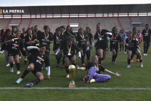 Always Ready tricampeón en el fútbol femenino