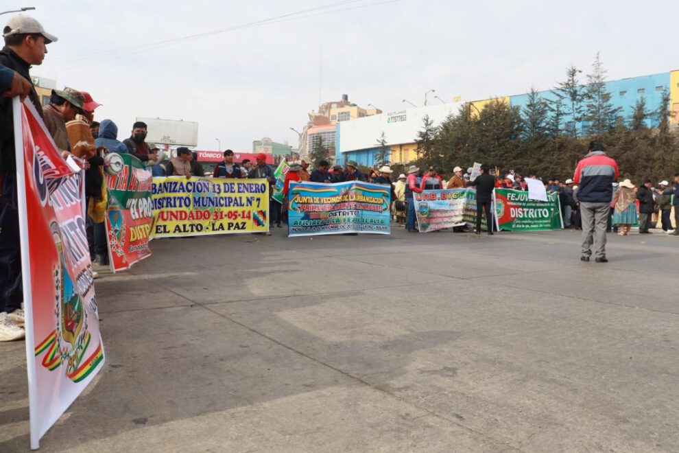 Protesta en El Alto demanda acciones ante el contrabando y la subida de precios