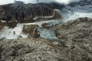 Glaciar de la Marmolada enfrenta crisis climática y pérdida de superficie