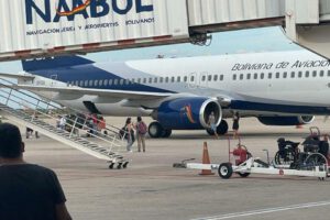 Aeropuertos bolivianos reanudan operaciones tras humareda