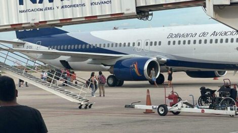 Aeropuertos bolivianos reanudan operaciones tras humareda
