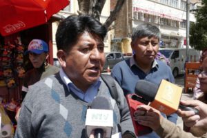 Bloqueo en Oruro por financiamiento de la Avenida de la Diablada