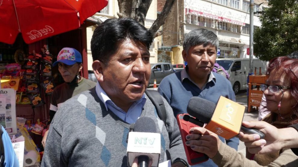 Bloqueo en Oruro por financiamiento de la Avenida de la Diablada