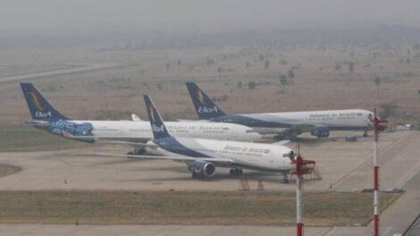 Aeropuertos bolivianos enfrentan caos y suspensiones temporales por baja visibilidad