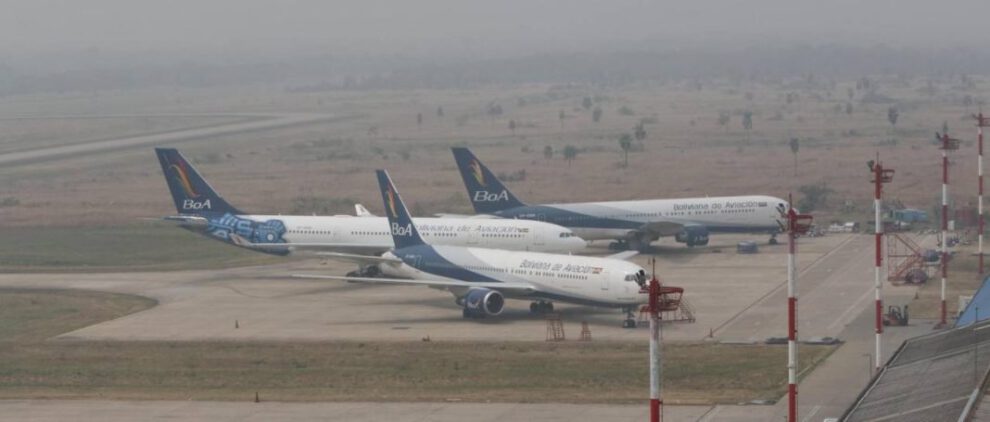 Aeropuertos bolivianos enfrentan caos y suspensiones temporales por baja visibilidad