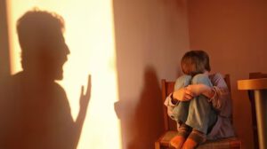 niño muere por golpes de su padre en Santa Cruz