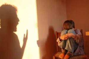 niño muere por golpes de su padre en Santa Cruz