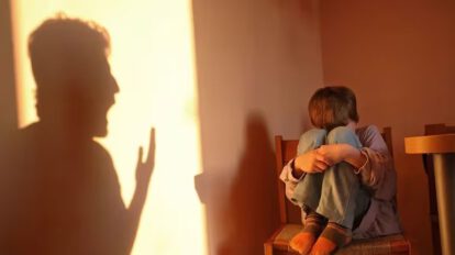niño muere por golpes de su padre en Santa Cruz