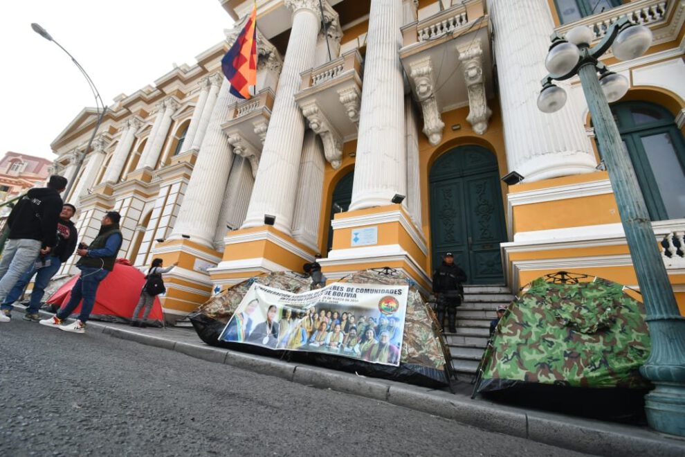 Vigilia de la COB en plaza Murillo