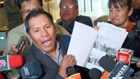 Santos Mamani critica la marcha de la COB