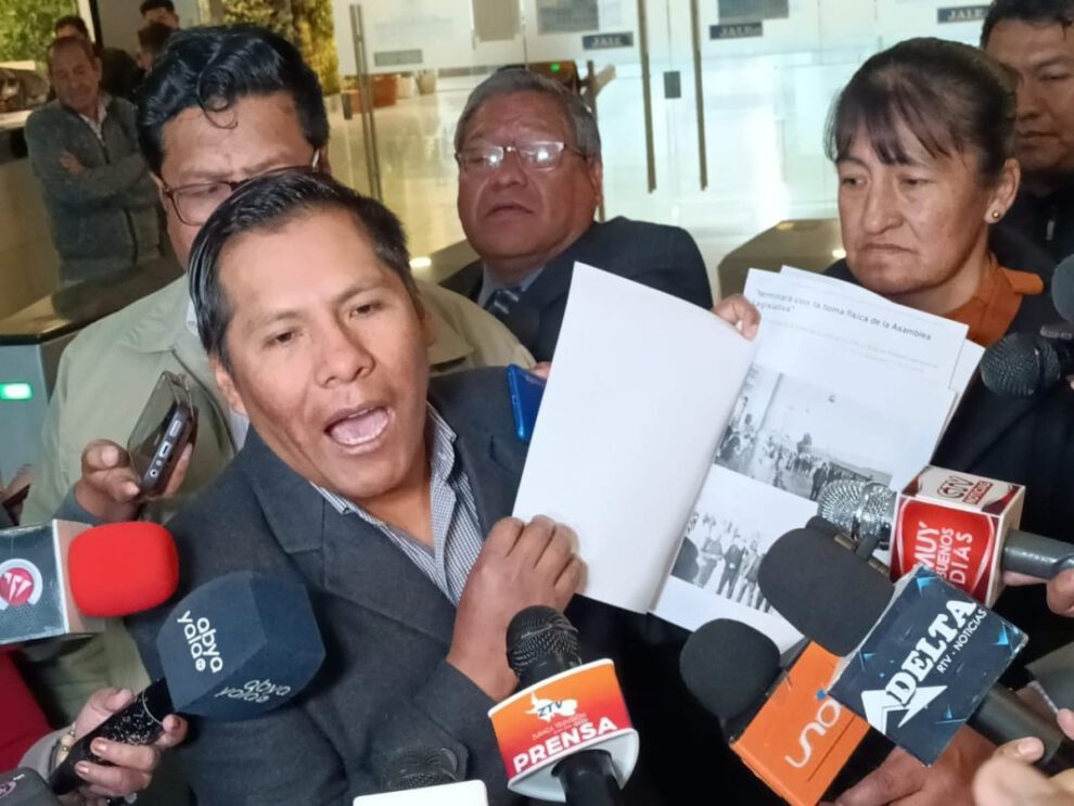 Santos Mamani critica la marcha de la COB