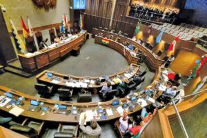 Senadores en Uyuni para evitar vigilias en el Parlamento