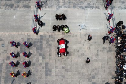 Fotografía aérea del féretro de Alberto Fujimori en Lima, Perú