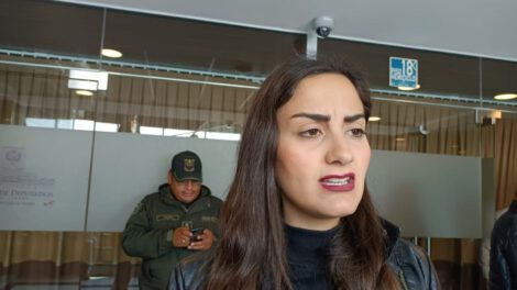 Luisa Nayar informa sobre retraso en la Asamblea Legislativa