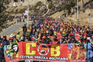 Una marcha organizada por la COB en La Paz exigiendo demandas económicas