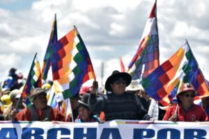 Evo Morales marcha por la democracia en medio de incendios forestales