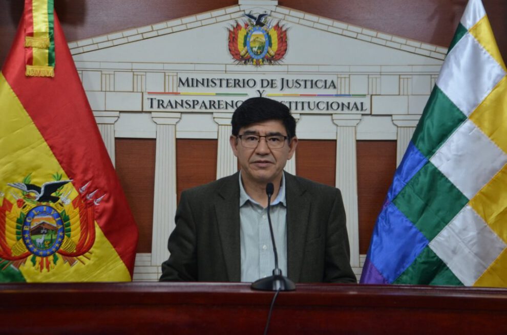 Iberfides para facilitar envío de documentos notariales entre Bolivia y España