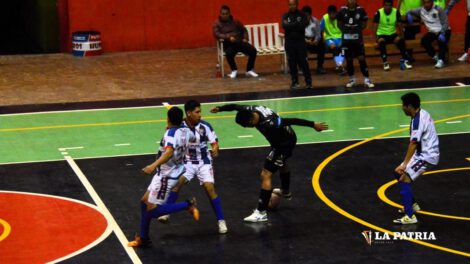 Fantasmas Morales Moralitos triunfa en emocionante duelo ante Lizondo Singapur