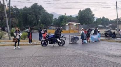Padres de familia protestan por la falta de acuerdo sobre el POA 2025