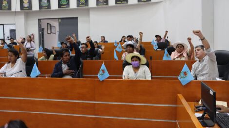 Evo Morales condecoración en la Asamblea Legislativa