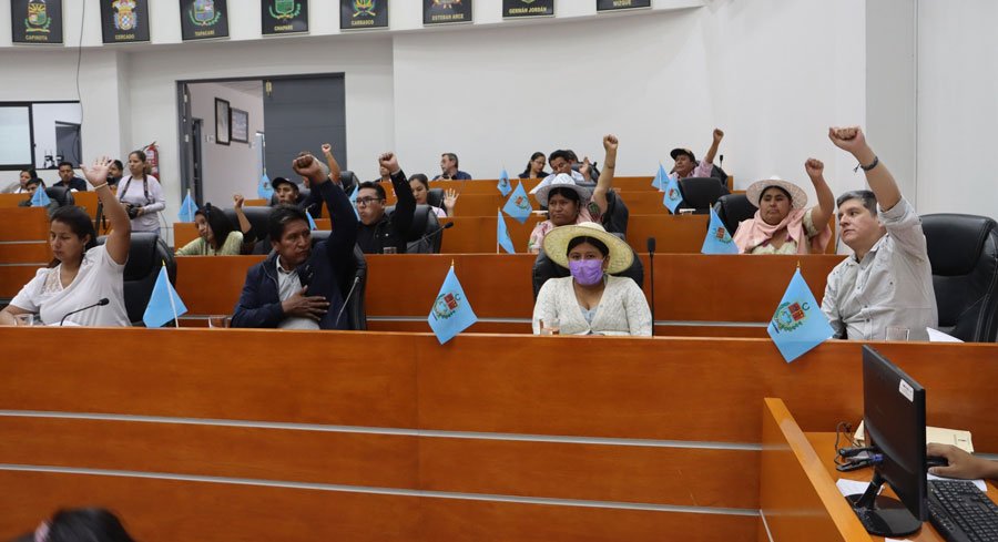 Evo Morales condecoración en la Asamblea Legislativa