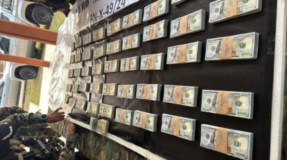 Hombre detenido con más de medio millón de dólares en carretera del Beni
