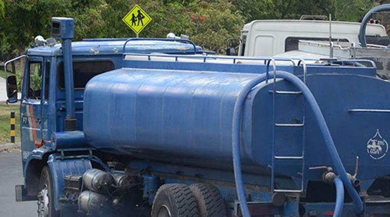 Camiones de agua para zonas afectadas por incendios