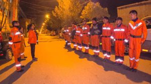 Voluntarios orureños en Roboré apoyando en la lucha contra incendios