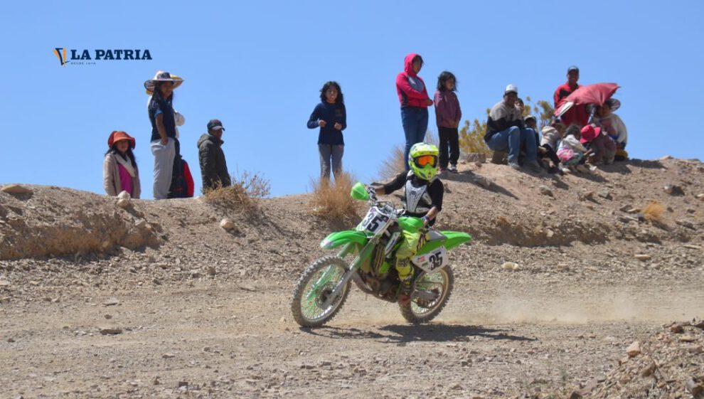 Prueba departamental de motociclismo en Oruro