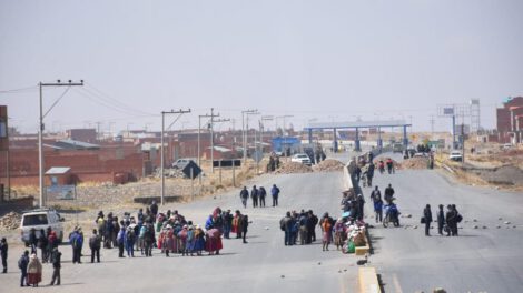Bloqueo de caminos en La Paz por la Federación de Trabajadores Campesinos
