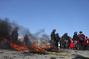 Bloqueo de caminos en Bolivia por los Ponchos Rojos