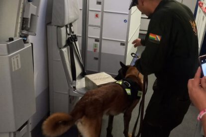 Revisión policial a un avión de BoA en el caso de cocaína