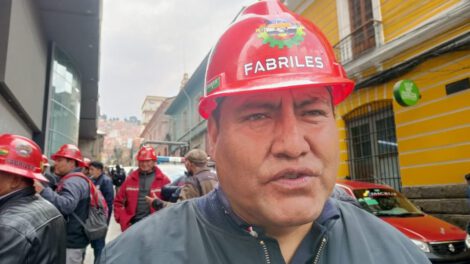 Fabriles amenazan con masificar presión si no se aprueban leyes crediticias