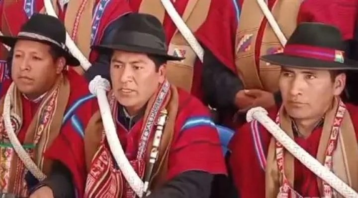 Campesinos de La Paz liderados por David Mamani en paro indefinido