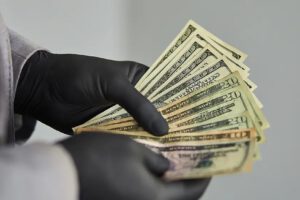 Robo violento en Cochabamba a pareja de vendedores de dólares