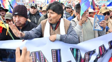 Evo Morales en la marcha para salvar la patria