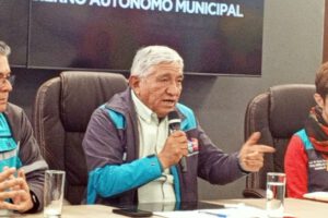 Arias propone recibir marcha evista con banderas blancas