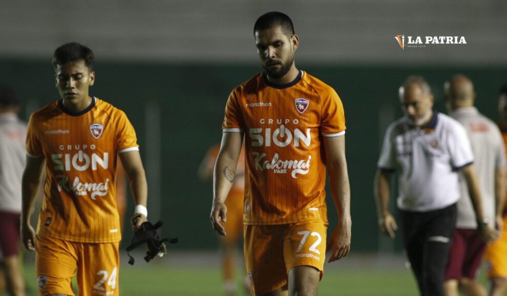 Royal Pari sancionado por FIFA por deudas