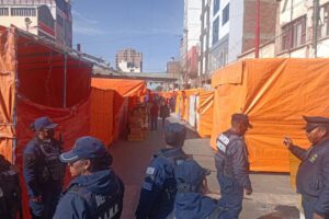 Oruro feriantes desobediencia en la Avenida 6 de Agosto