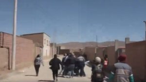Comitiva del Gobierno agredida al intentar entregar invitación a Evo Morales al diálogo