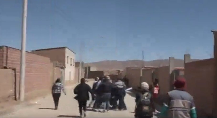 Comitiva del Gobierno agredida al intentar entregar invitación a Evo Morales al diálogo