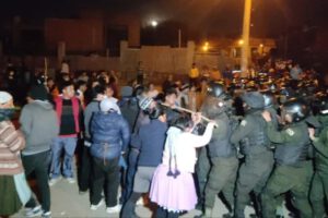 Enfrentamientos en K’ara K’ara por desbloqueo de acceso